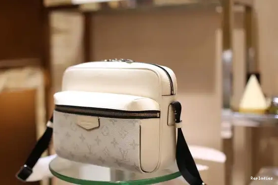 Cheap Vuitton Louis Messenger 0610